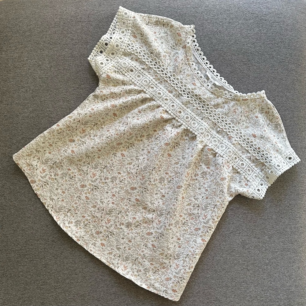 Anthropologie Floral Lace Trim Short Sleeve Top - Cream and Pink